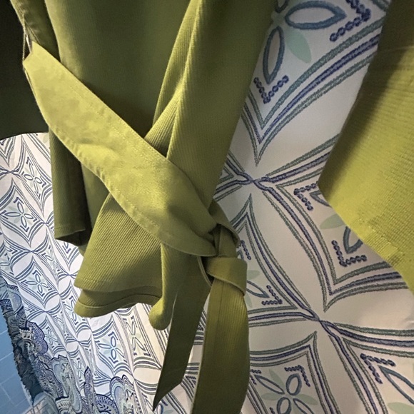 Charter Club EUC Belted Olive Green Blouse/Light Blazer w/ Gold Button Details - Picture 10 of 12